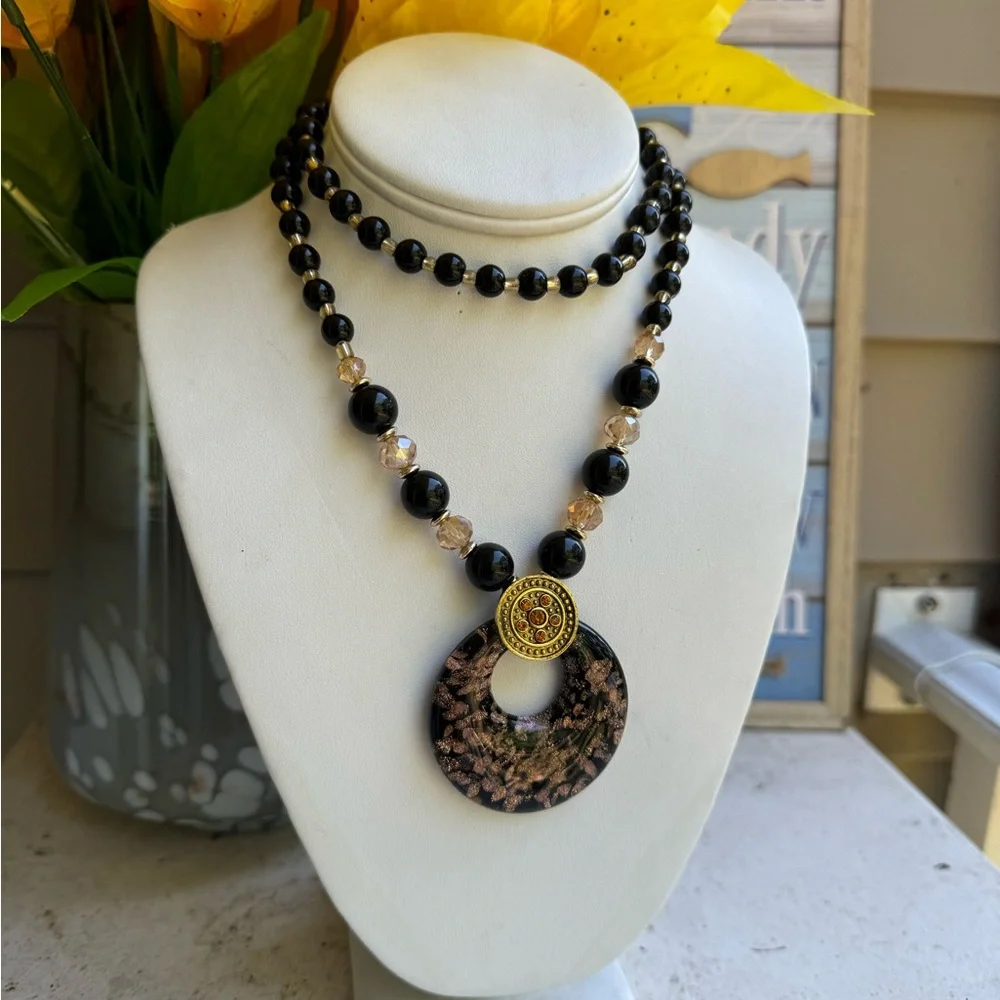 BLACK GLASS BOHO NECKLACE